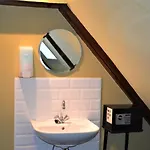 Flying Pig Uptown Hostel *