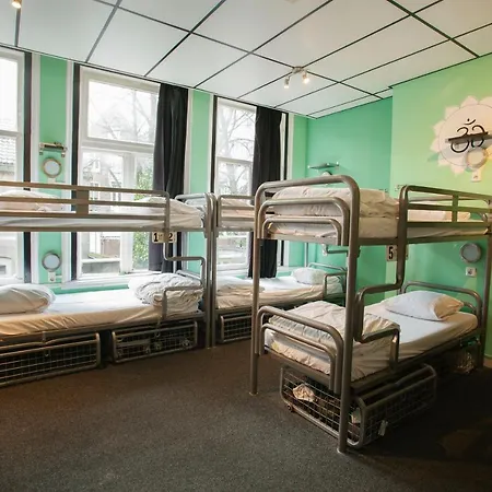 The Flying Pig Uptown Hostel