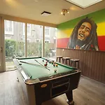 Flying Pig Uptown 호스텔 *