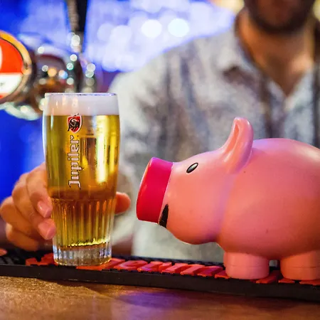 Flying Pig Uptown بيت شباب