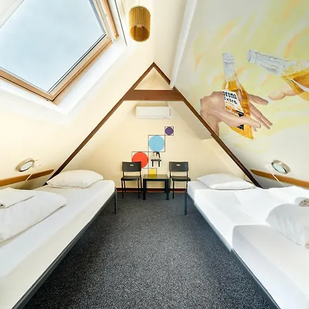 Flying Pig Uptown Hostel *