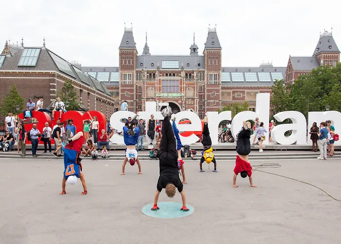 بيت شباب Flying Pig Uptown *