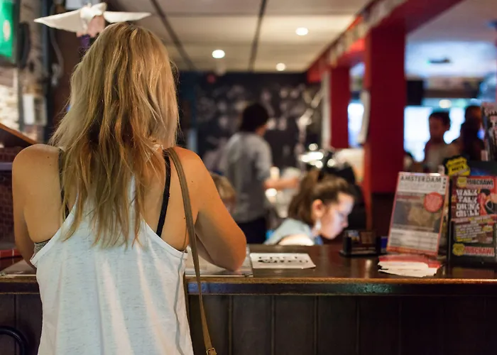 بيت شباب Flying Pig Uptown *