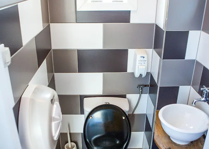 بيت شباب Flying Pig Uptown *