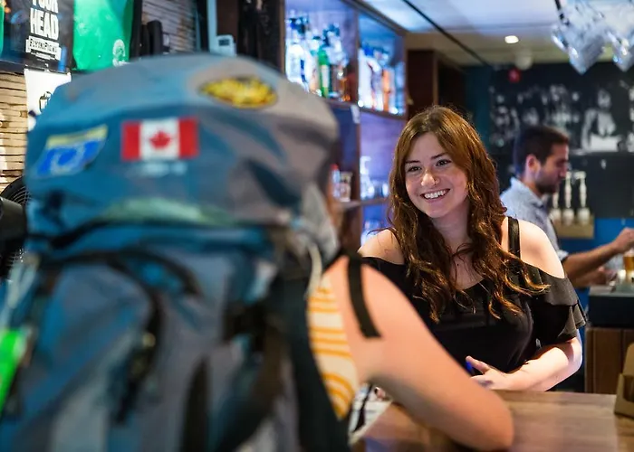 بيت شباب Flying Pig Uptown *