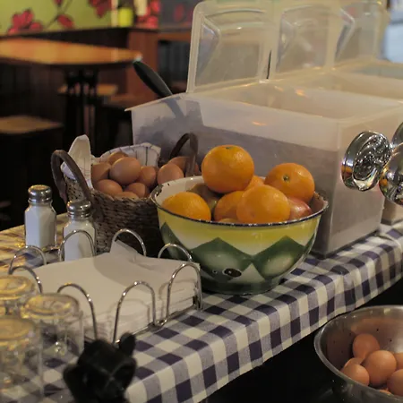 Flying Pig Uptown Amsterdam