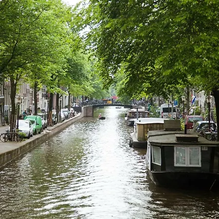 Flying Pig Uptown Hostel